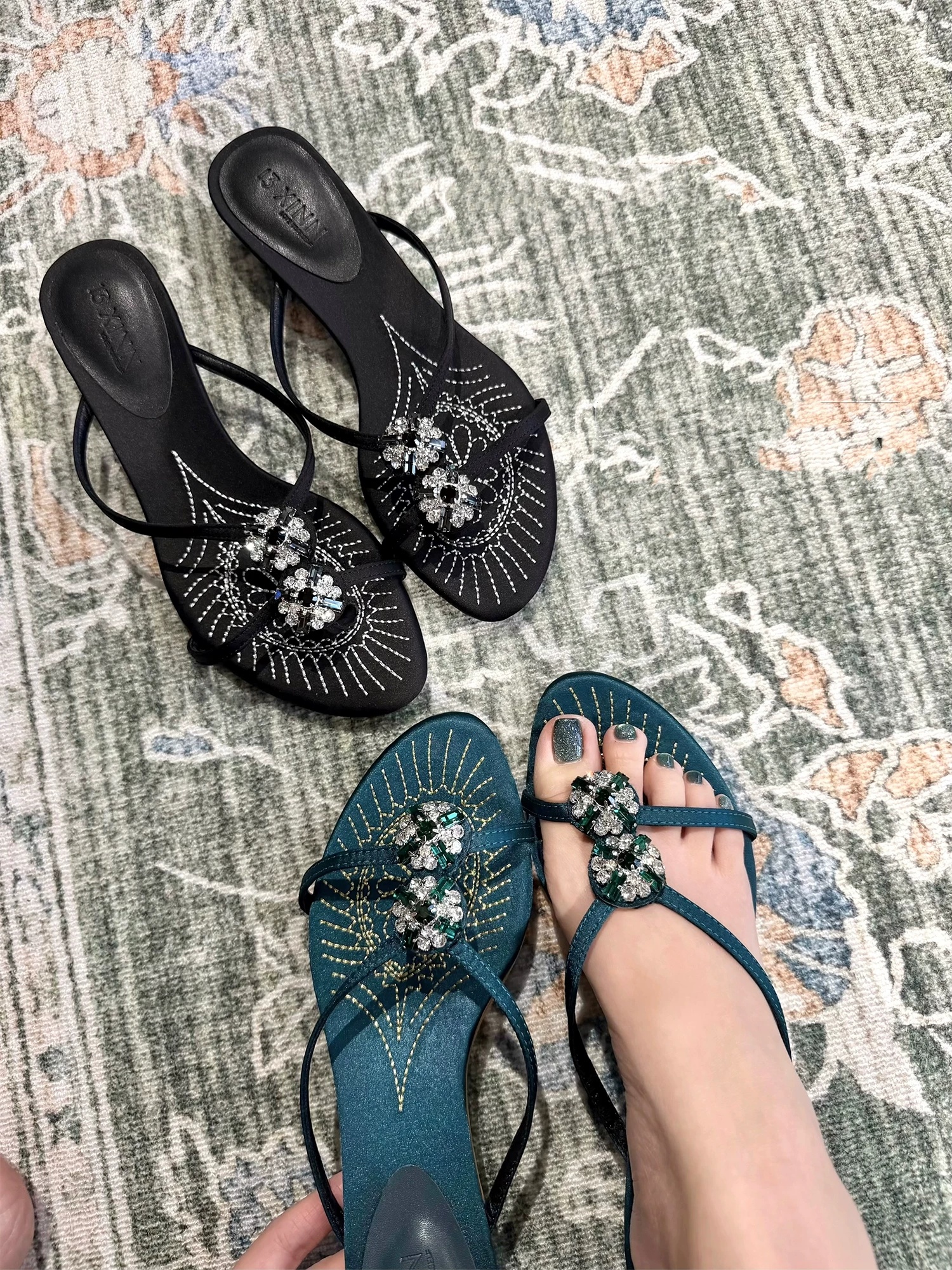 Vintage Fashion Female - Customized High-end Silk Embroidery Slippers Vintage